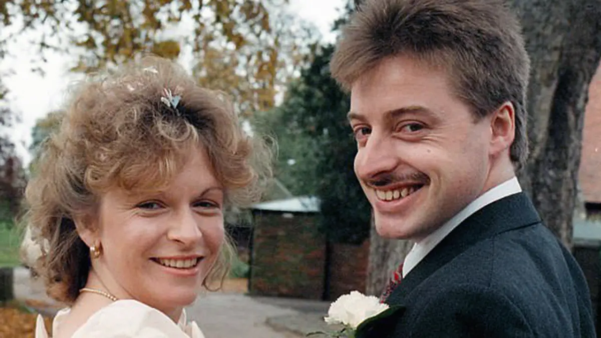 Hochzeitsbild aus glücklichen Zeiten: Julian Webb mit seiner Braut Dena Thompson, die ihn später tötete.