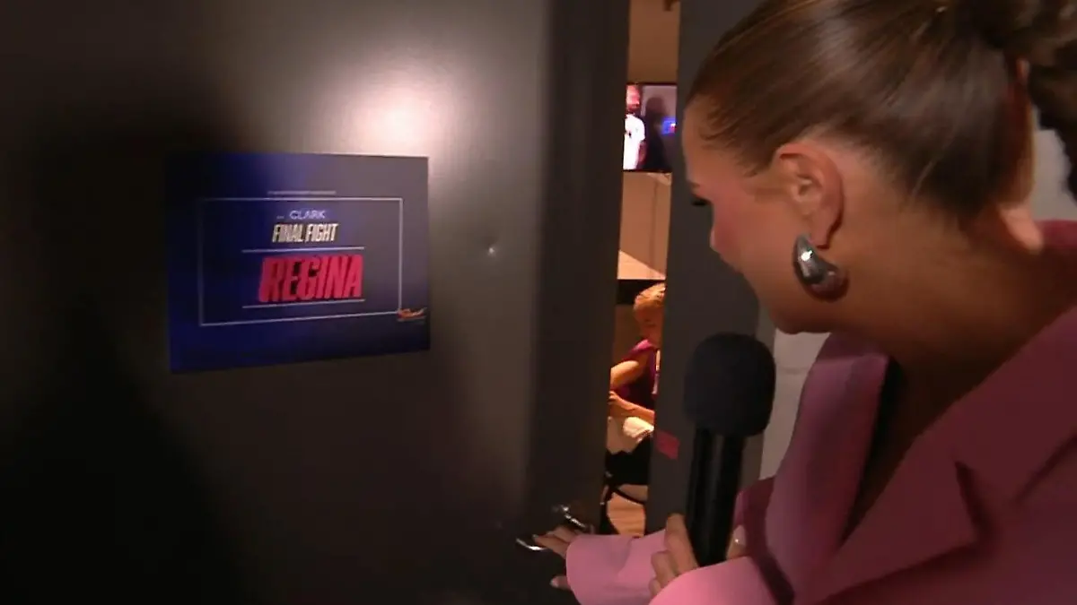 Was macht Regina Halmich kurz vor dem Raab-Kampf? Ein kleiner Blick in die Kabine