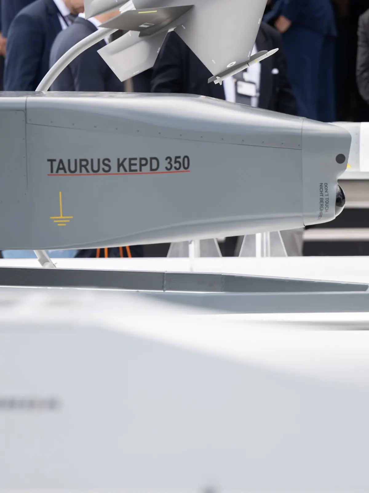 Bild zu: "Liefert Merz bald den Taurus-Marschflugkörper an die Ukraine? "