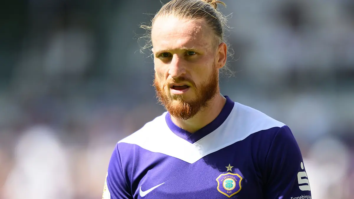 Aue verliert gegen Arminia Bielefeld, auch wenn Marvin Stefaniak per Elfmeter trifft.