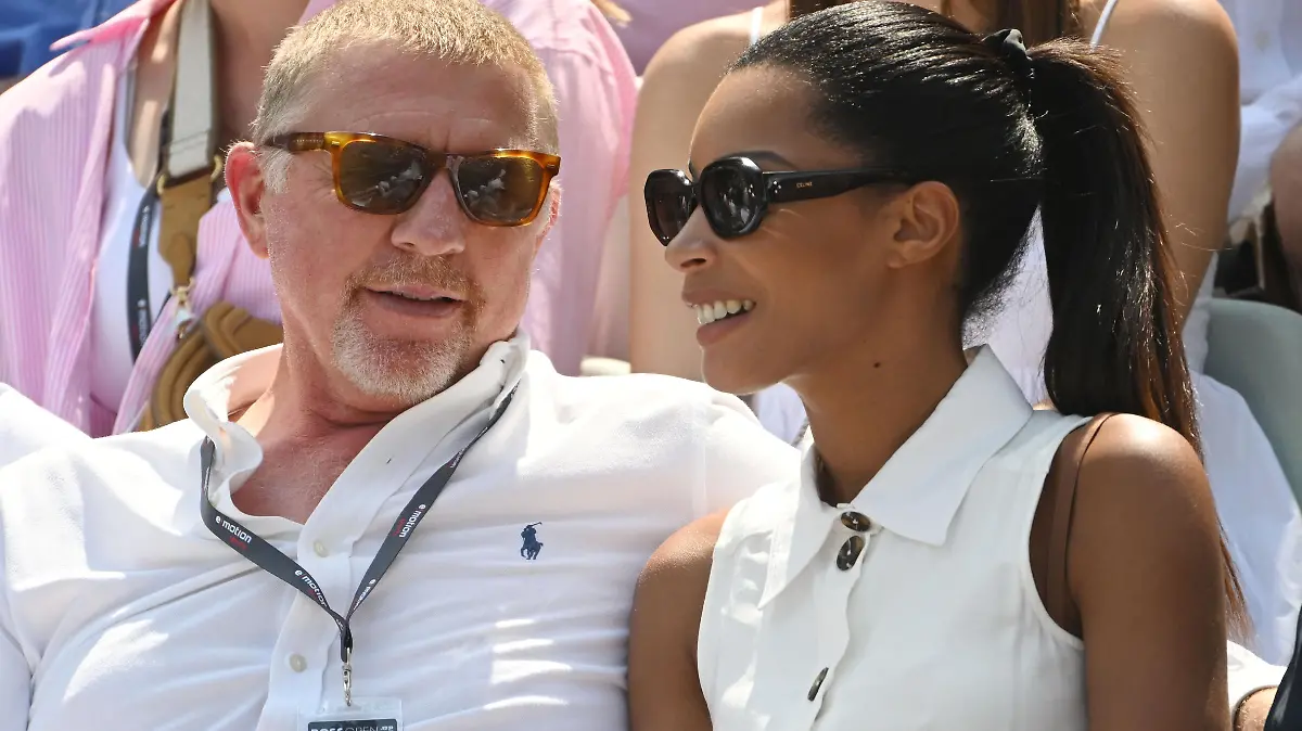 Tennis: ATP-Tour - Stuttgart, Einzel, Herren, Viertelfinale. Tiafoe (USA) - Fucsovics (Ungarn). Der ehemalige Tennisprofi Boris Becker und seine Partnerin Lilian de Carvalho Monteiro sitzen als Zuschauer auf der Tribüne.