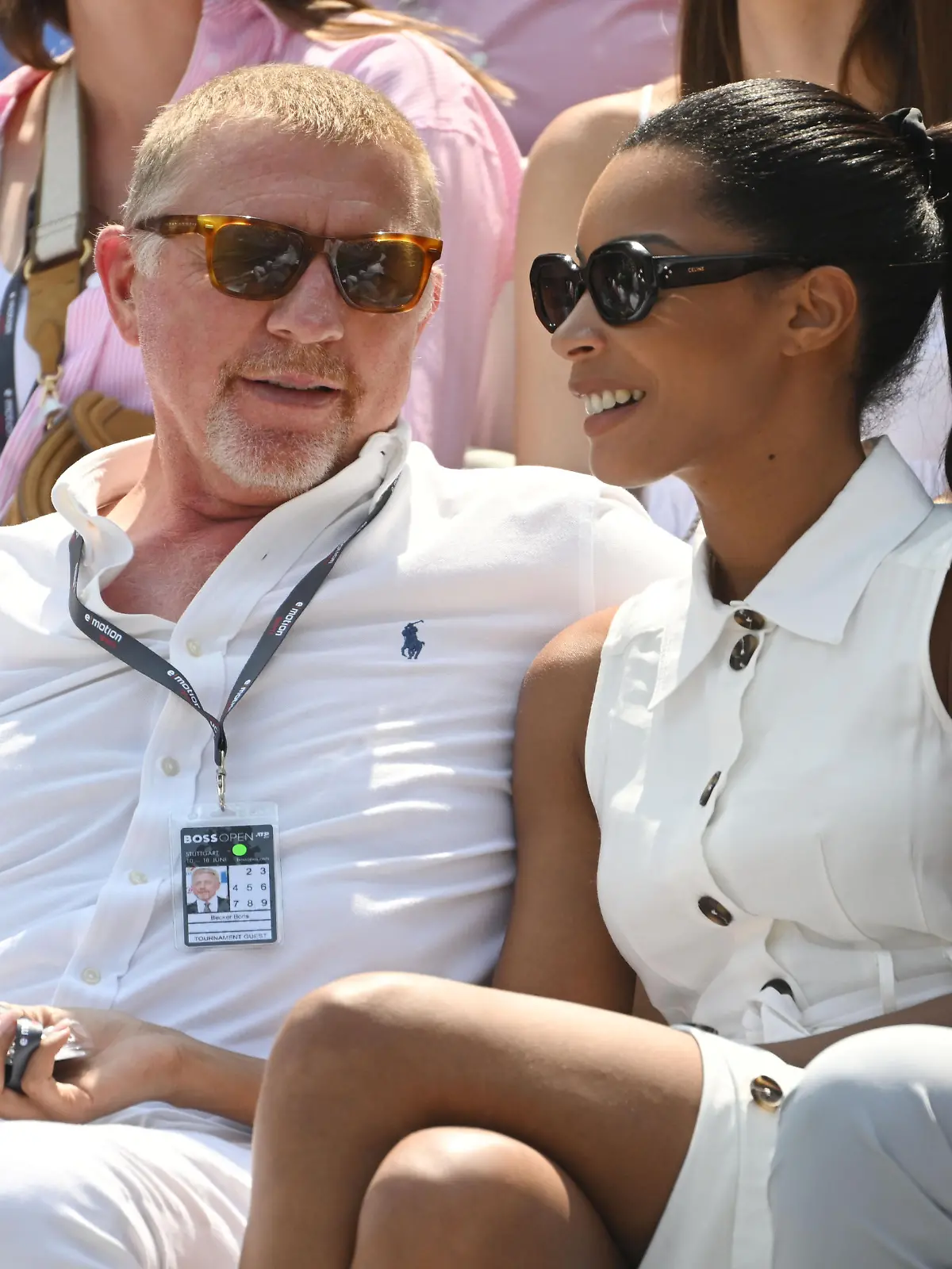 Tennis: ATP-Tour - Stuttgart, Einzel, Herren, Viertelfinale. Tiafoe (USA) - Fucsovics (Ungarn). Der ehemalige Tennisprofi Boris Becker und seine Partnerin Lilian de Carvalho Monteiro sitzen als Zuschauer auf der Tribüne.