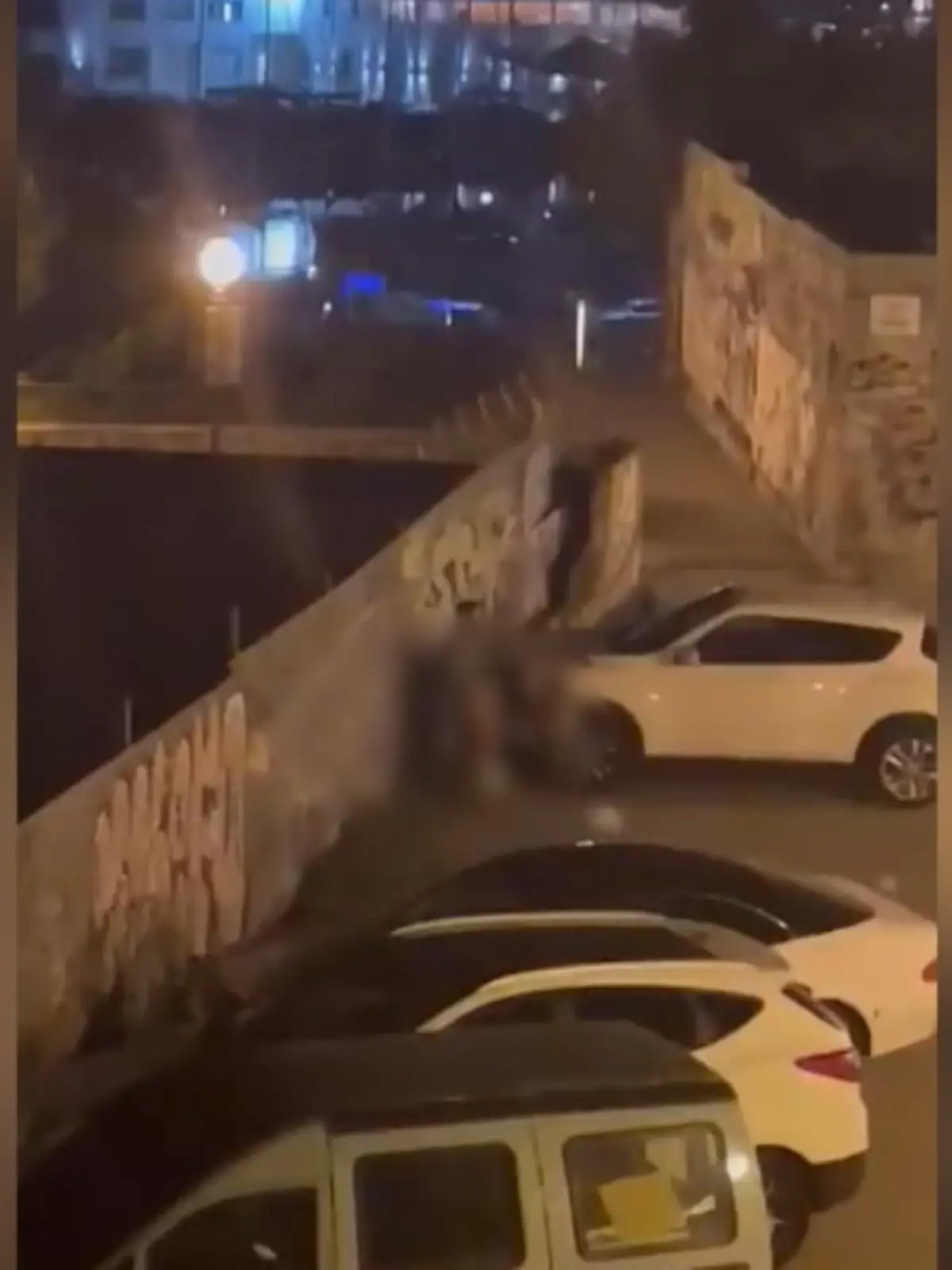 Die Anwohner die im typischen Party-Viertel Santa Catilina wohnen haben die Schnauze voll. Ruhe ist etwas, was sie seitdem die Corona Beschränkungen aufgehoben worden nicht, mehr kennen. Einen Eindruck davon, was sie jedes Wochenende zu sehen bekommen, gibts im Video.