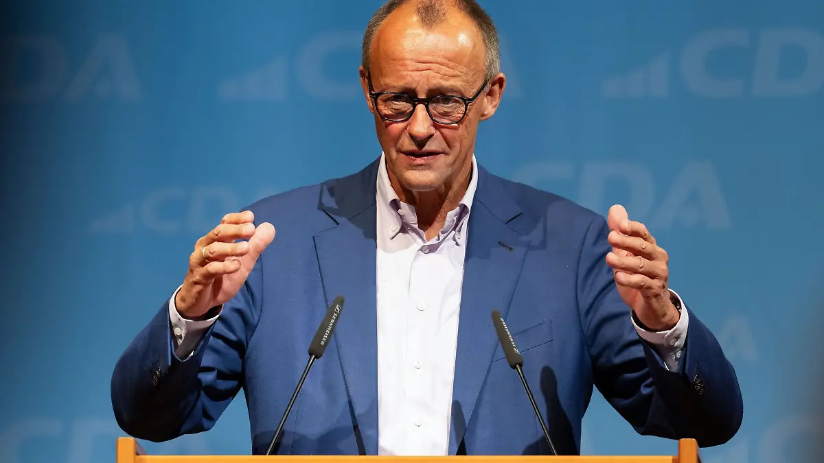 CDU-Chef Friedrich Merz und sein CSU-Kollege Söder wollen im Spätsommer die Entscheidung über die K-Frage der Union treffen. Der ist bald zu Ende. Merz betont im ZDF, die Gremien würden einbezogen.