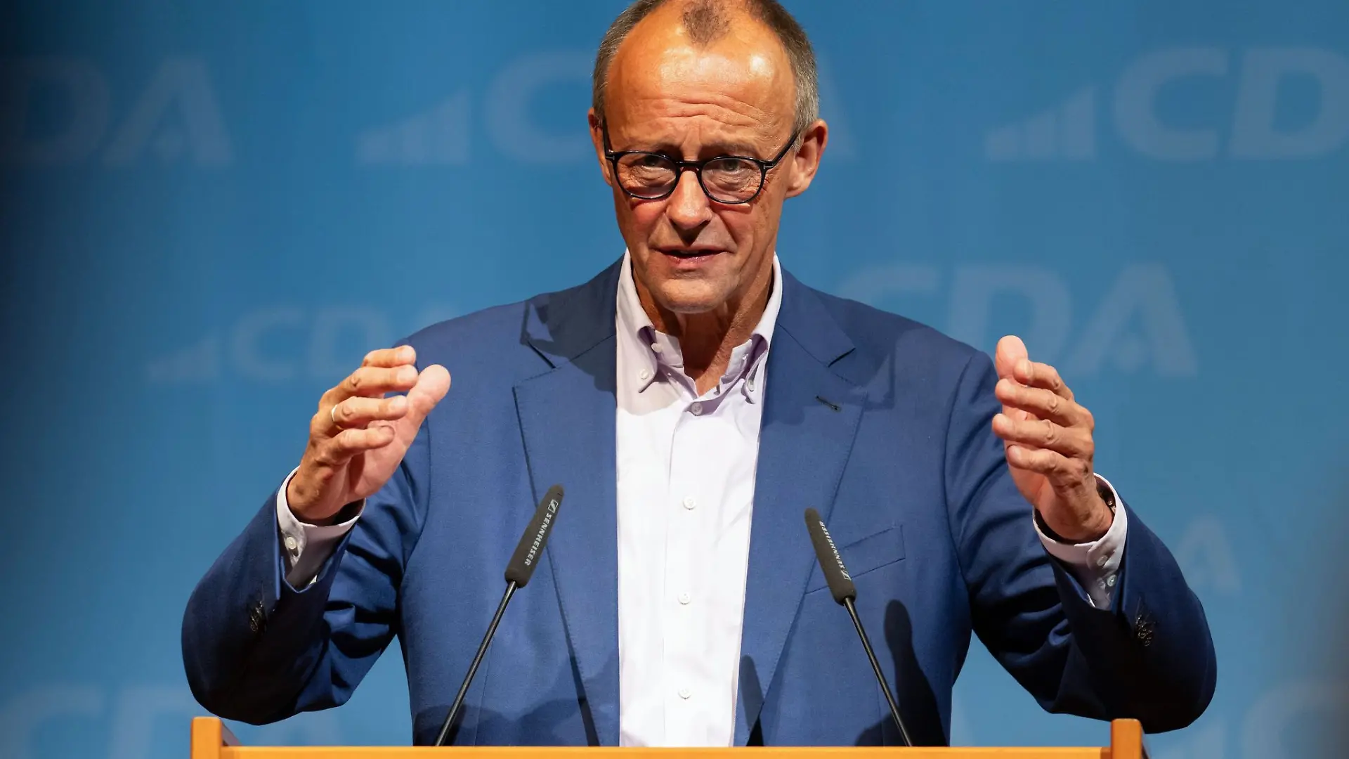 CDU-Chef Friedrich Merz und sein CSU-Kollege Söder wollen im Spätsommer die Entscheidung über die K-Frage der Union treffen. Der ist bald zu Ende. Merz betont im ZDF, die Gremien würden einbezogen.