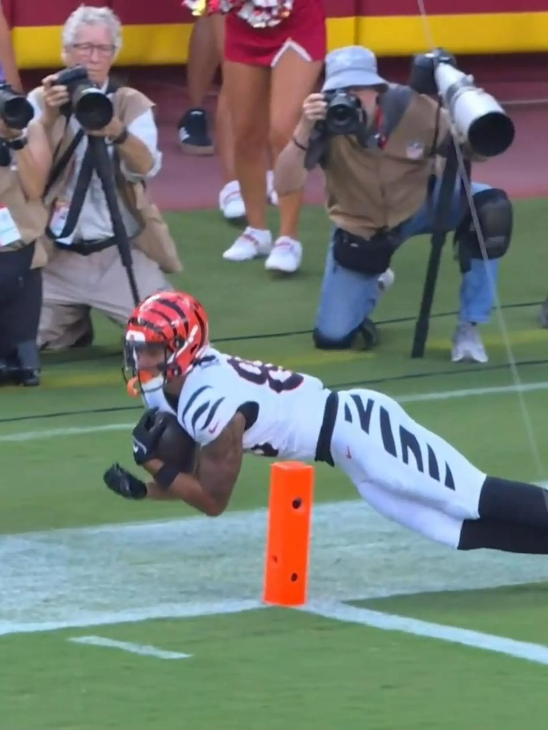 Bild zu: "NFL-Star mit magischem Tanz-Touchdown!"