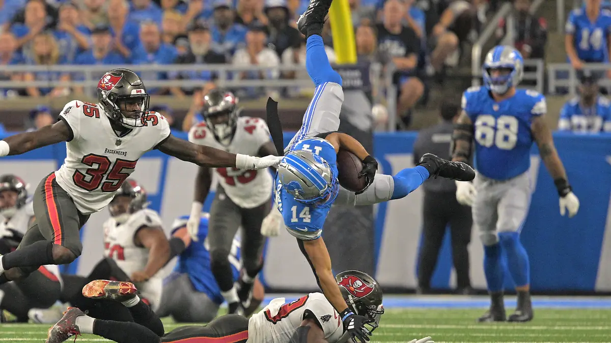 Amon-Ra St. Brown (14) und die Detroit Lions mussten sich den Tampa Bay Buccaneers mit 16:20 geschlagen geben.