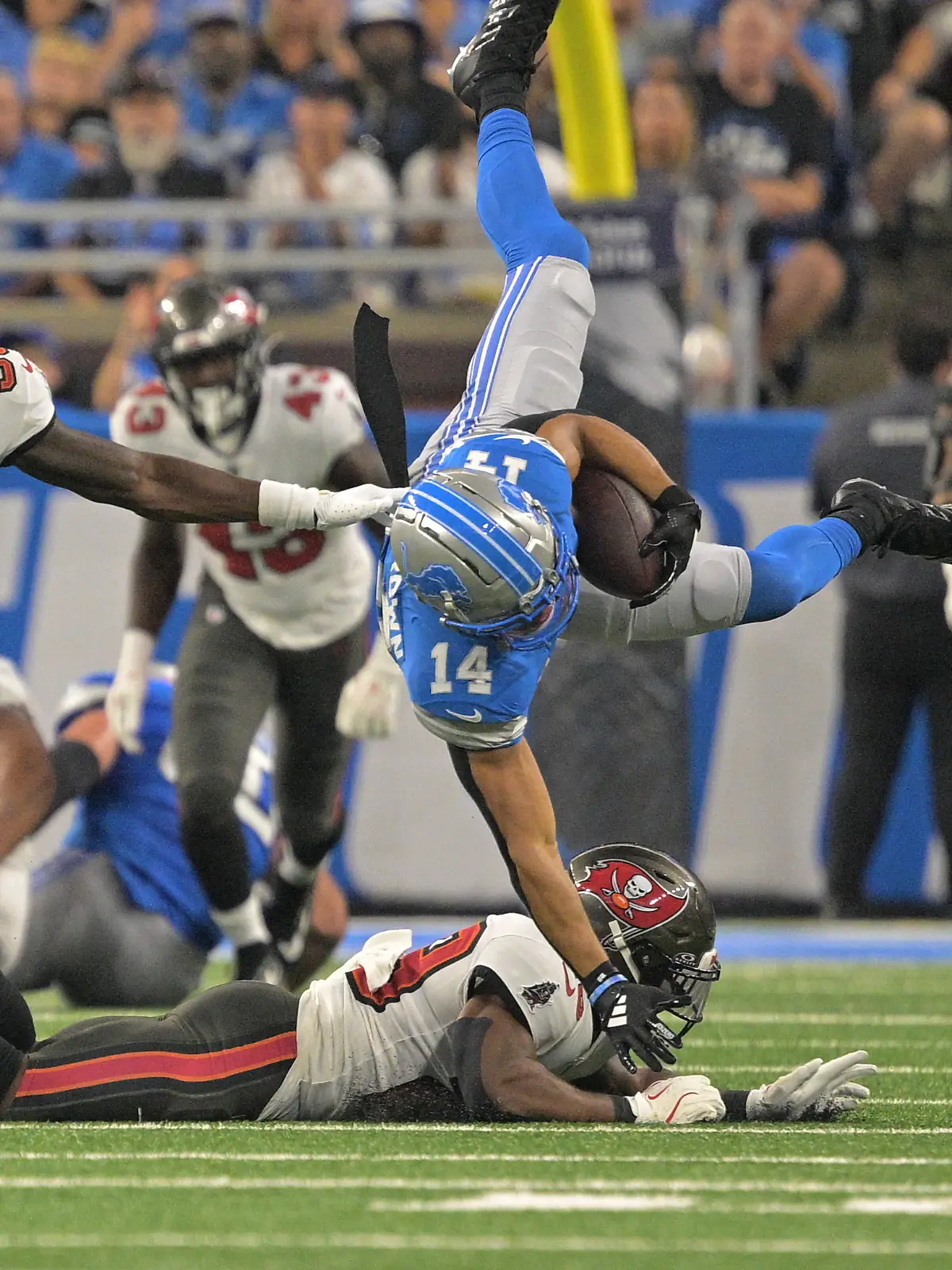 Amon-Ra St. Brown (14) und die Detroit Lions mussten sich den Tampa Bay Buccaneers mit 16:20 geschlagen geben.