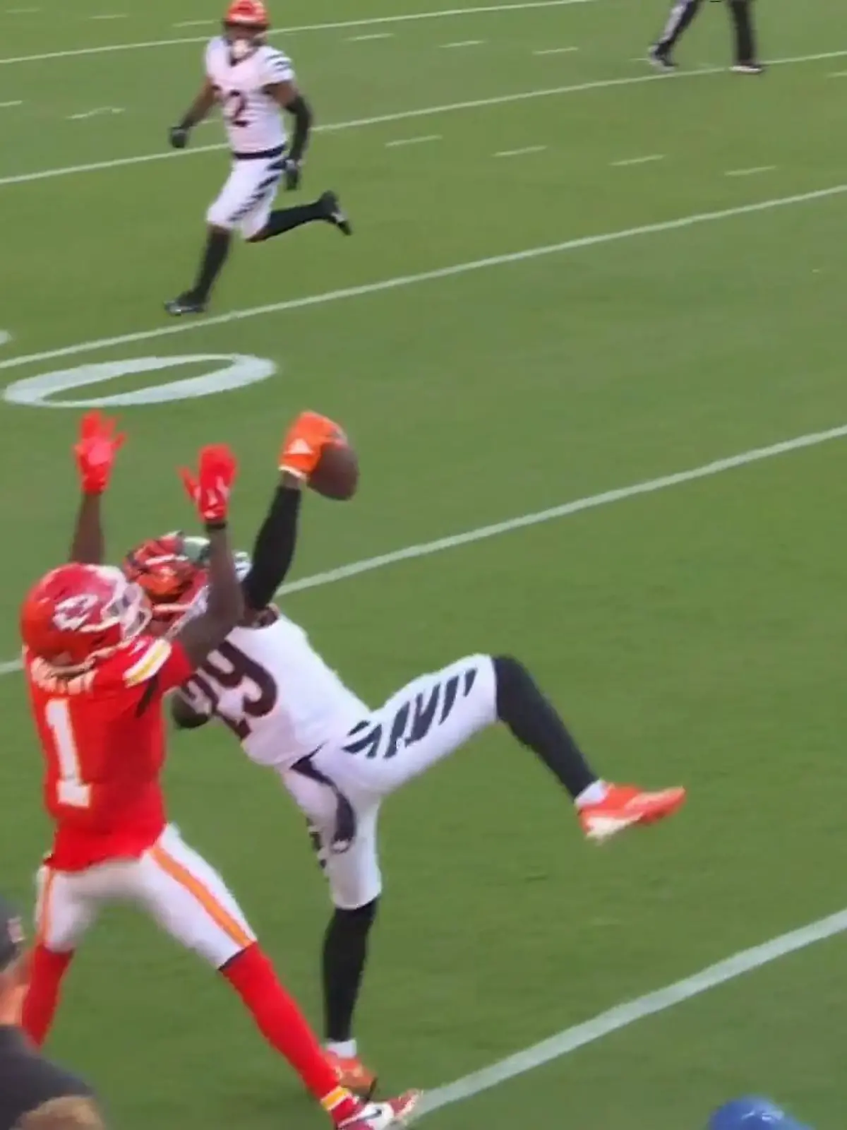 Bild zu: "Patrick Mahomes mit bitterem Fehlpass!"