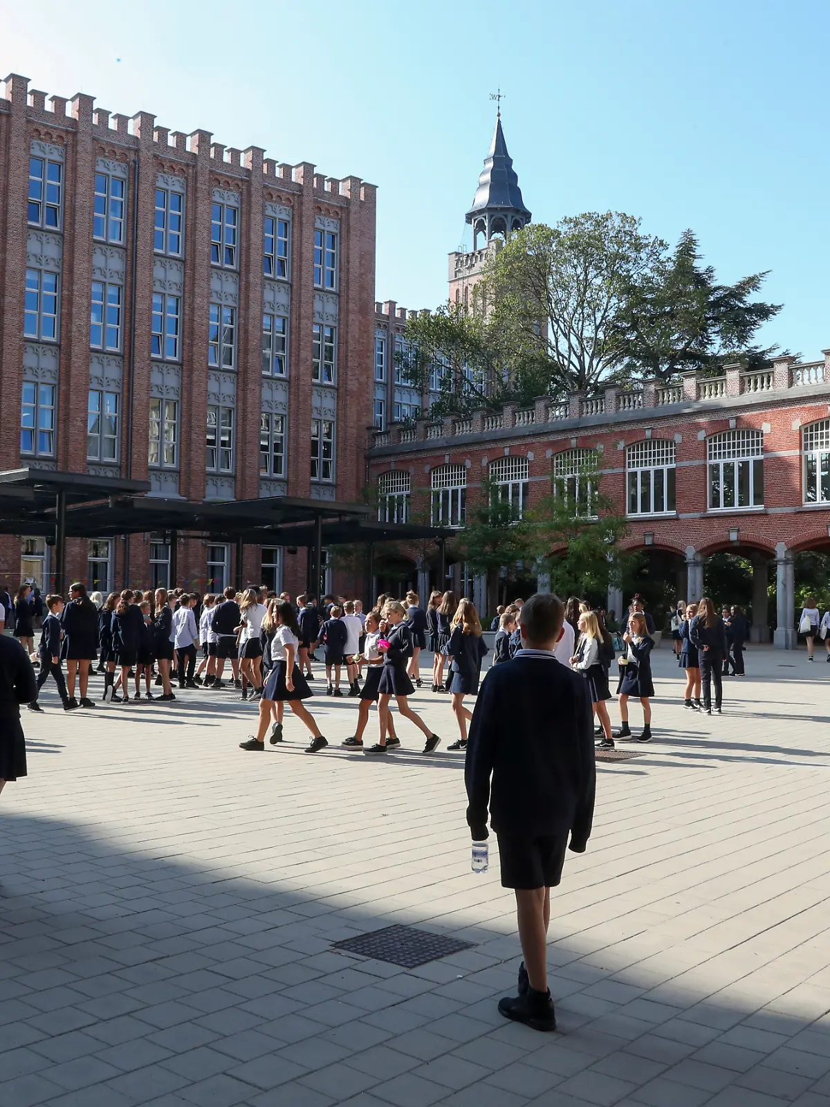 Außenansicht der Schule