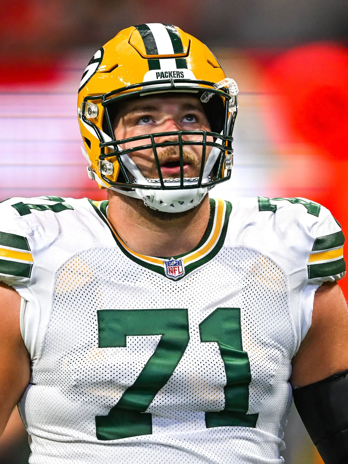 Josh Myers übergibt sich auf den Football