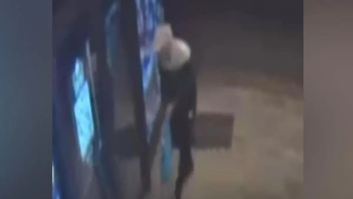 Video soll Täter und Explosion in Köln zeigen Mann zündet Sprengsatz