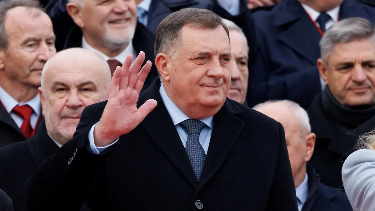 FILE PHOTO: Bosnia's member of tripartite presidency Milorad Dodik waves to people during parade celebrations to mark their autonomous Serb Republic's national holiday, in Banja Luka, Bosnia and Herzegovina, January 9, 2022. REUTERS/Antonio Bronic/File Photo