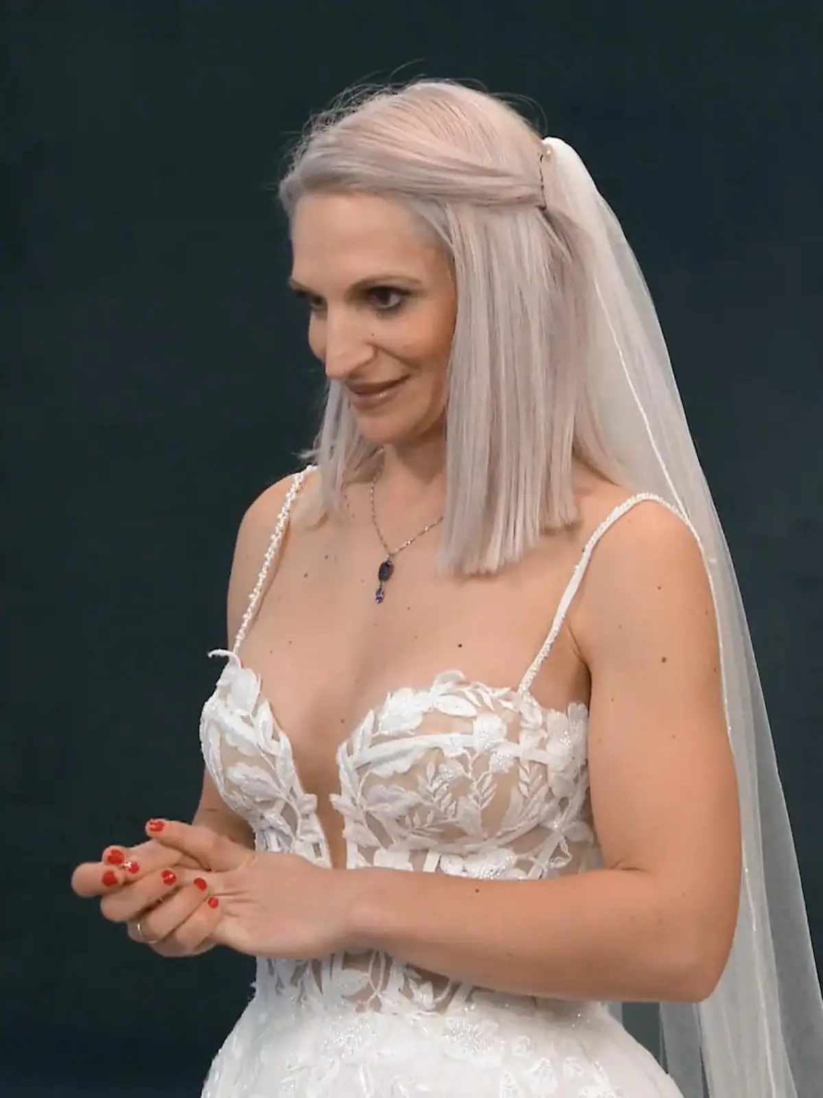 Bild zu: "Susal ist von Jowitas letztem Kleid sehr angetan"