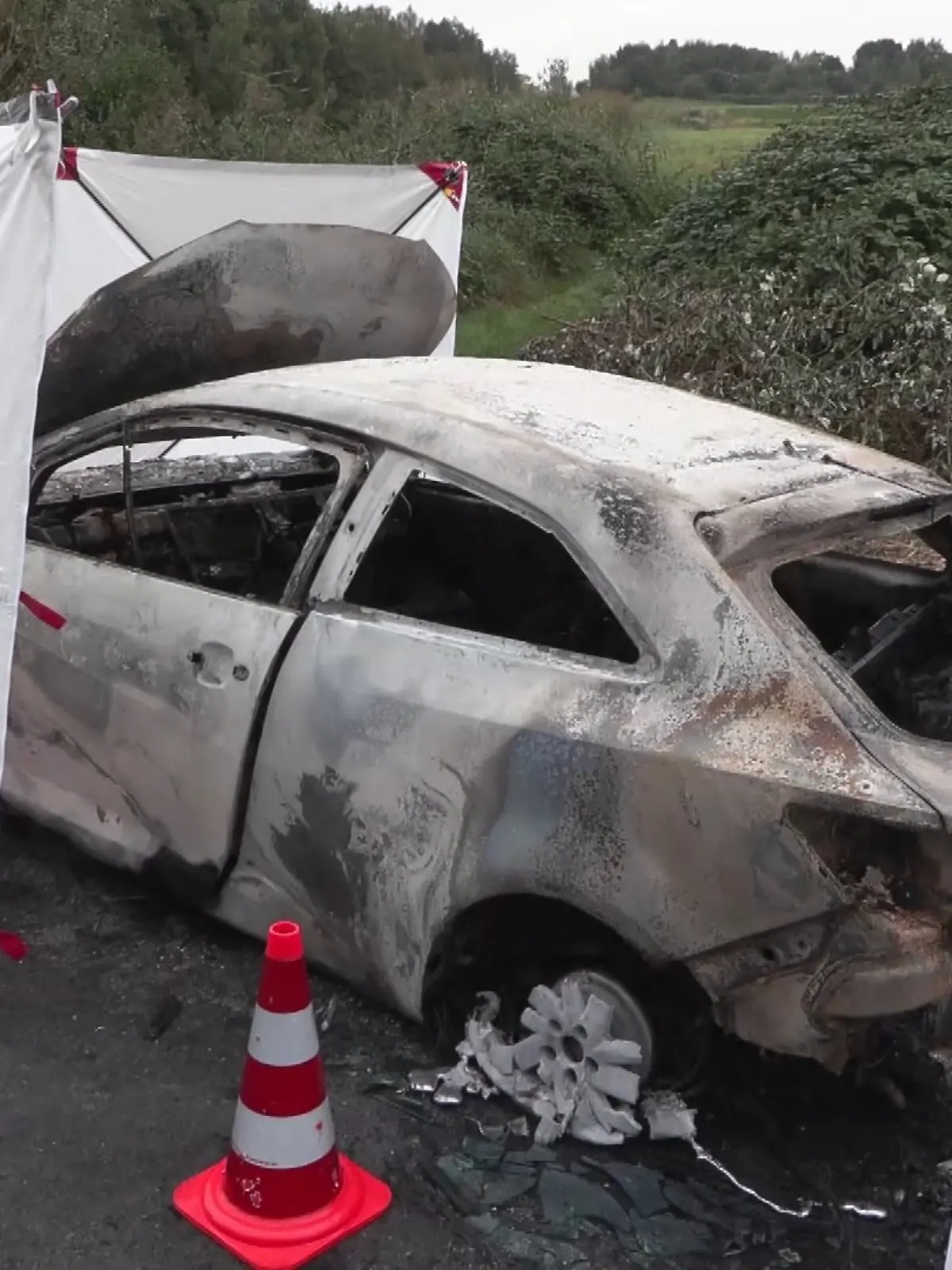 Bild zu: "Feuerwehr findet Leiche nach Brandserie in Bremen"