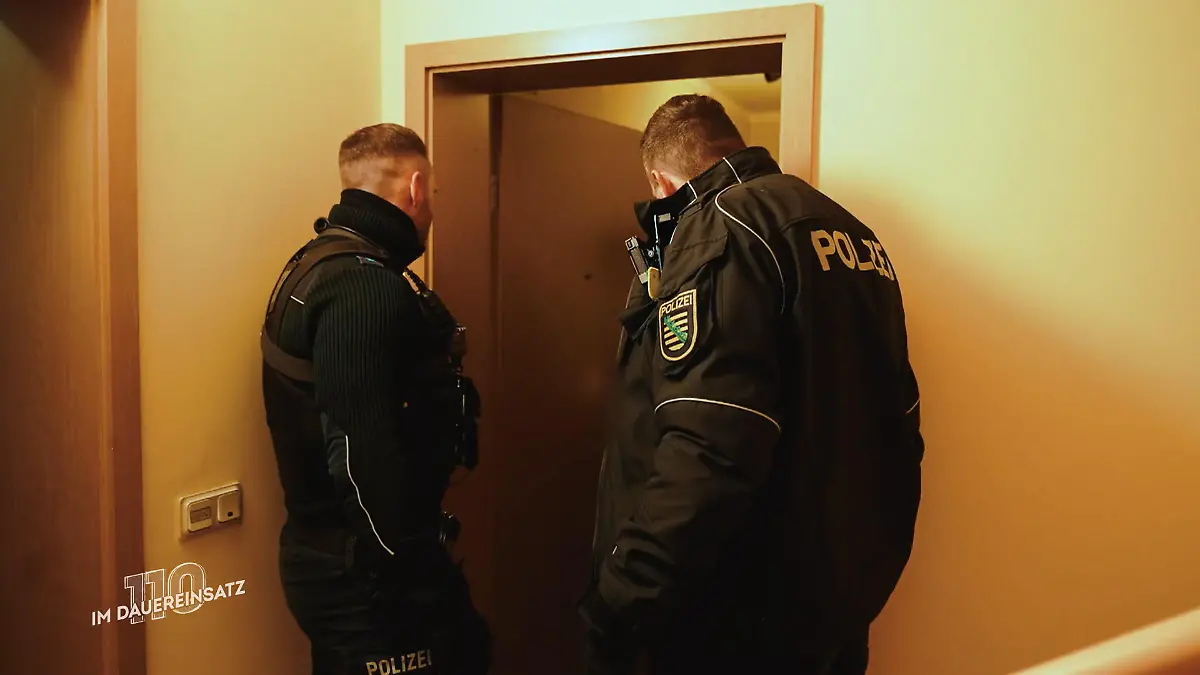 Randalierender Nachbar im Mehrfamilienhaus Nächtlicher Einsatz