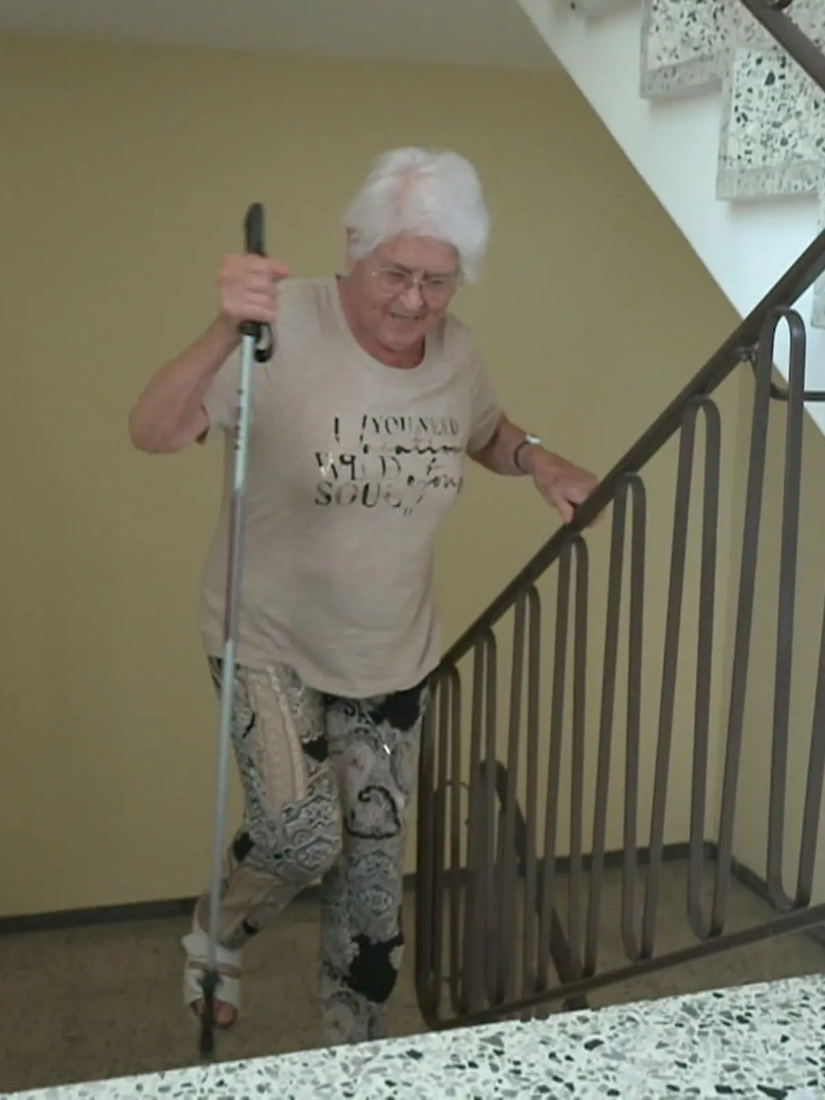 Erika Herrmann (92) hat wegen eines defekten Aufzuges kaum noch die Möglichkeit ihre Wohnung zu verlassen