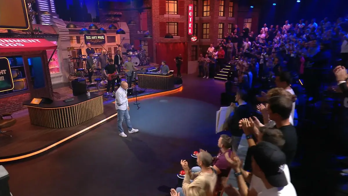 „Du gewinnst hier nicht die Million bei Stefan Raab” startet mit Standing Ovations!
