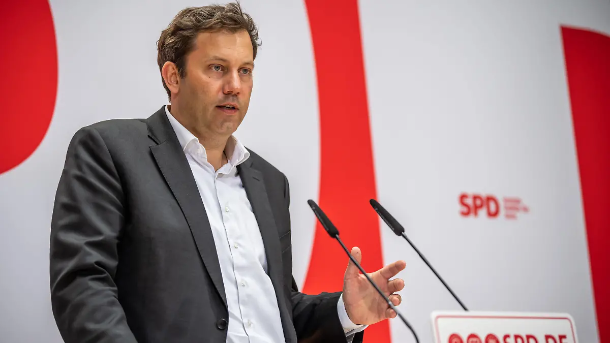 12.06.2023, Berlin: Lars Klingbeil, SPD-Bundesvorsitzender, spricht bei der Pressekonferenz nach den SPD Gremiensitzungen im Willy-Brandt-Haus. Foto: Michael Kappeler/dpa +++ dpa-Bildfunk +++