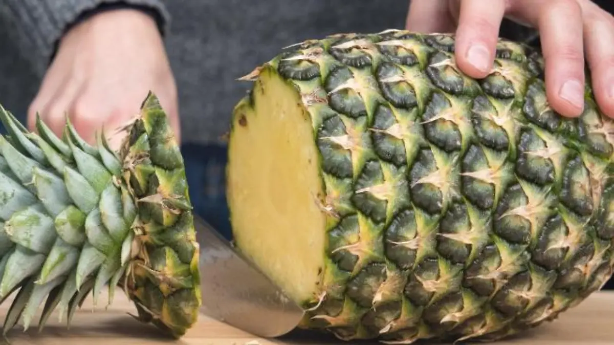 Erstaunlich Zierananas Frucht Abschneiden Ebenbild
