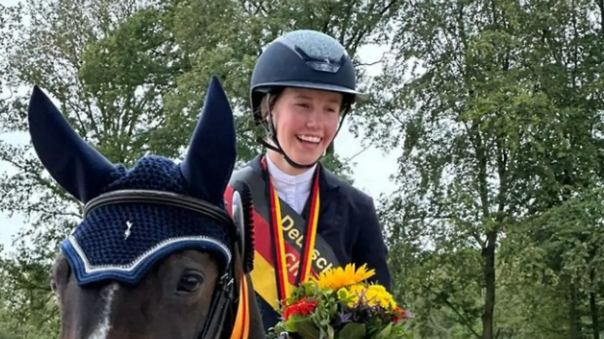 Brianne Beerbaum, Tochter von Meredtih Michaels-Beerbaum, gewinnt die Deutsche Jugendmeisterschaft