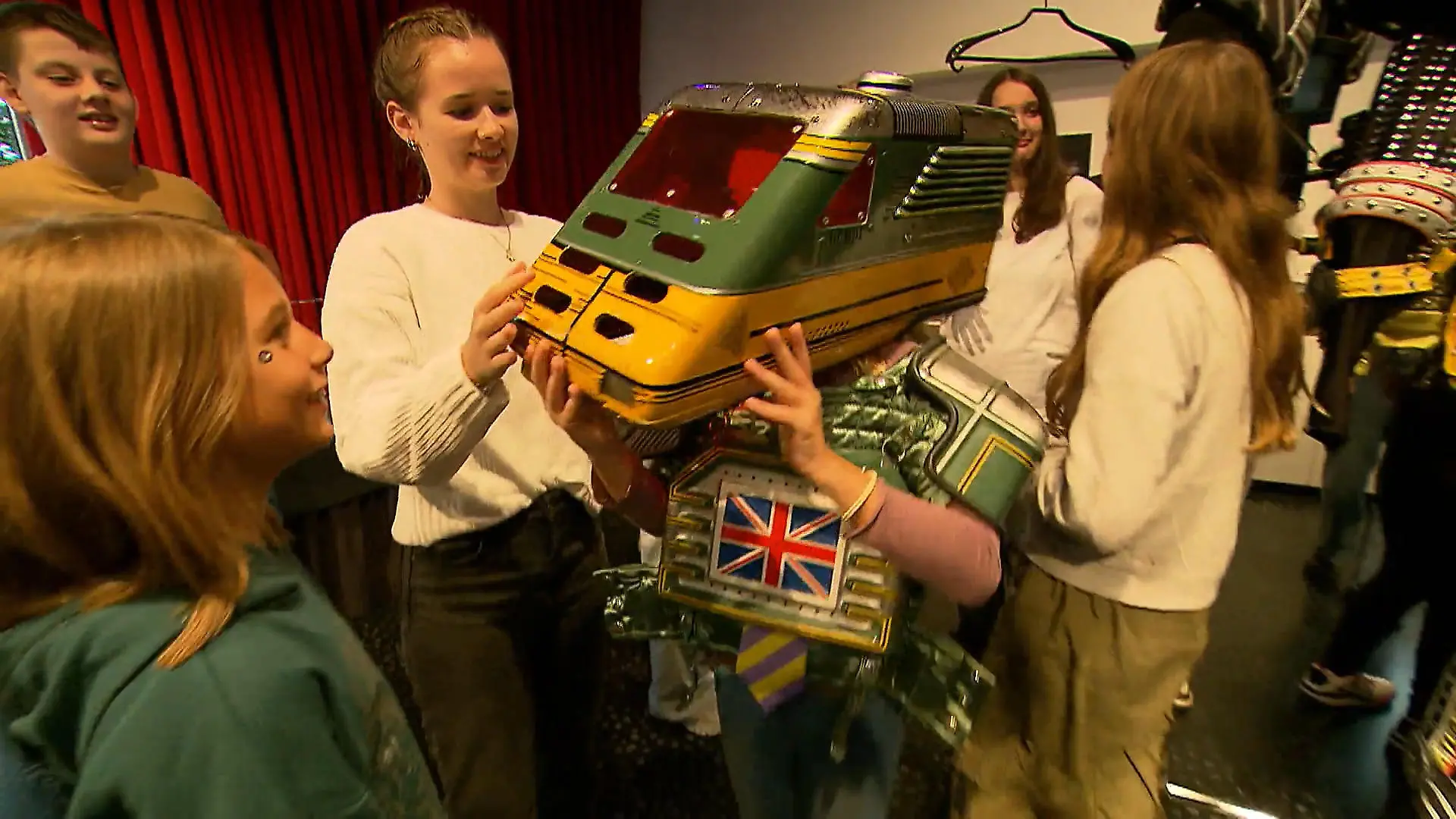 Kinder aus dem RTL-Kinderhaus "Manus" bei STARLIGHT EXPRESS Einladung zum Weltkindertag
