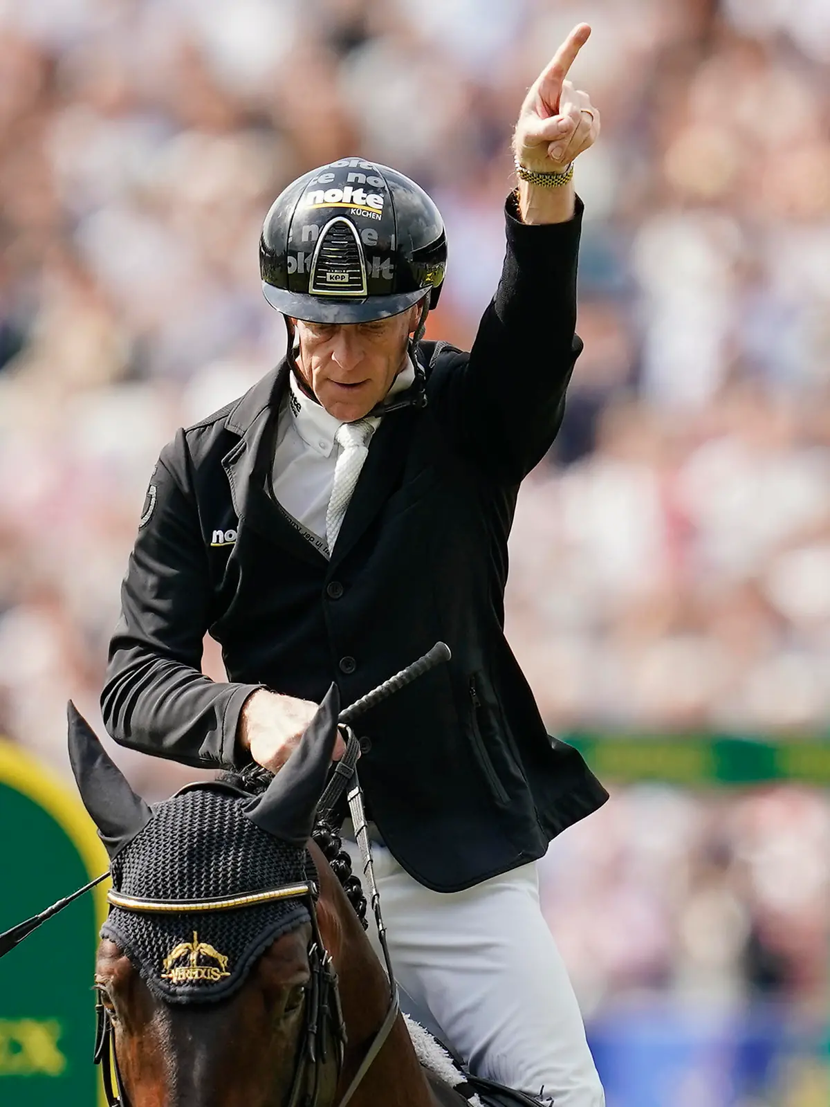 Pferdesport, Springen, CHIO, Großer Preis von Aachen. Der Springreiter Marcus Ehning aus Deutschland auf dem Pferd Stargold jubelt.