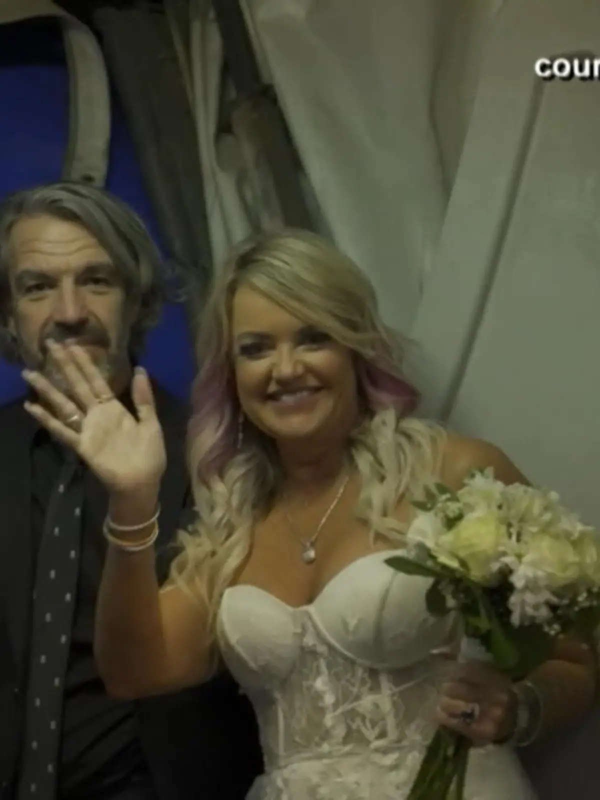 Eigentlich wollten Pam und Jeremy Salda aus Oklahoma spontan in Las Vegas heiraten, warteten bereits am Flughafen in voller Montur darauf, dass es endlich los geht  - doch dann kam alles ganz anders.