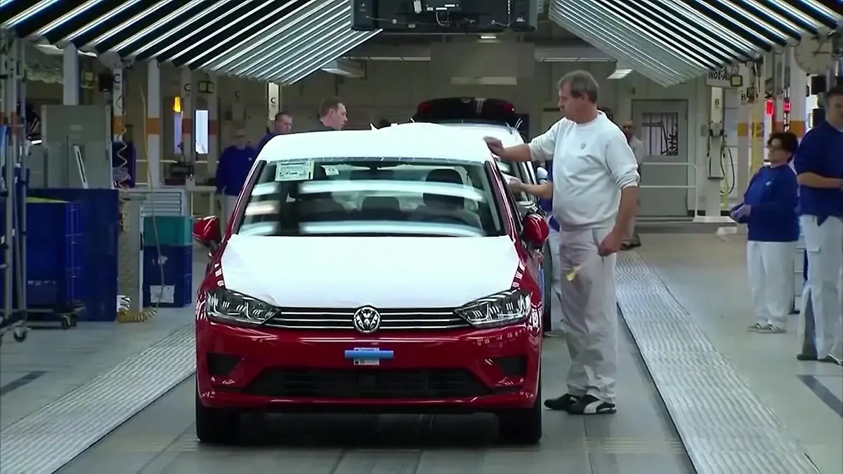 Habeck lädt zum Autogipfel ein. Krise bei VW – und der gesamten Branche