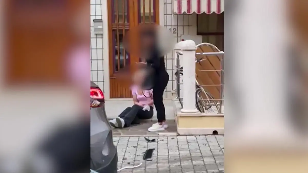 Video zeigt tödliche Autofahrerin Katia P. nach Horror-Crash Zwei Schülerinnen sterben in Italien