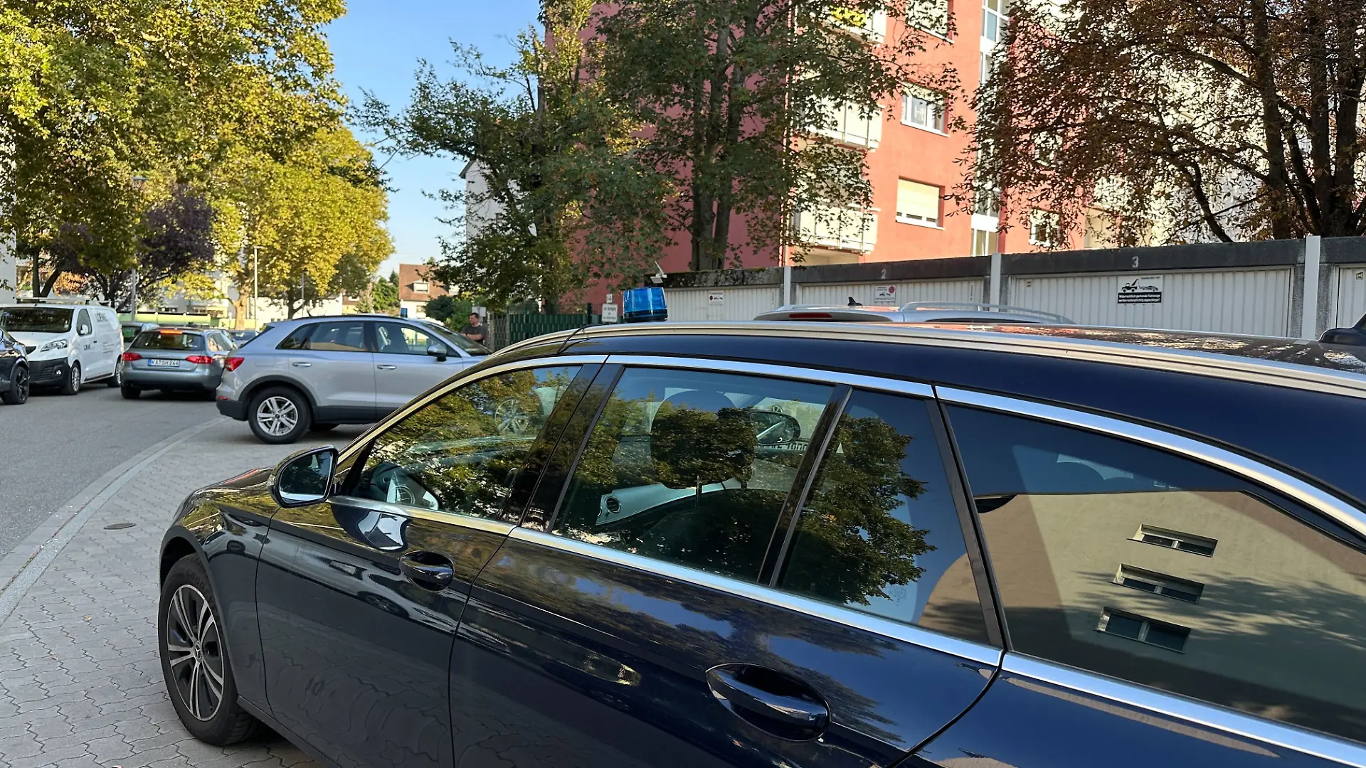 Die Polizei ist am Freitag mit einem Großaufgebot vor Ort.