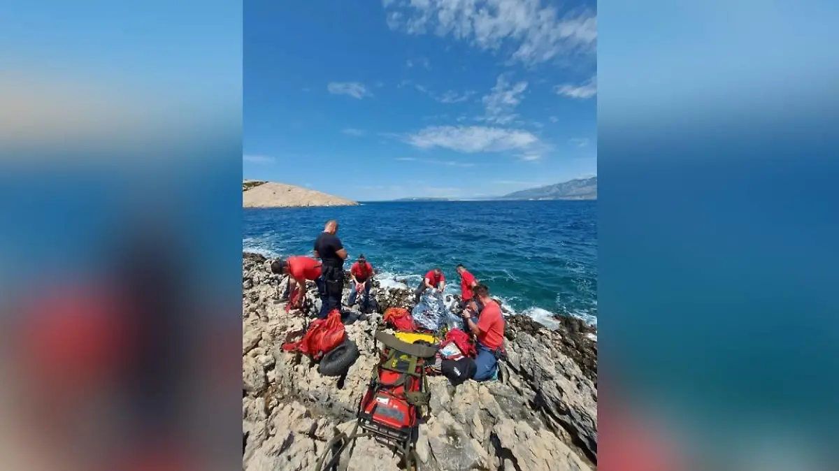 Rettungskräfte an der Adria-Küste in Kroatien.