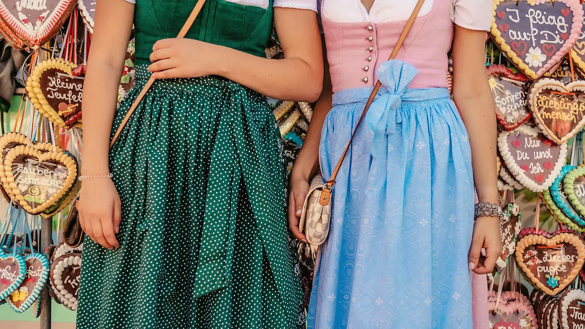 Dirndl gibt es in vielen Varianten. Beim Styling kann man aber so einiges falsch machen.