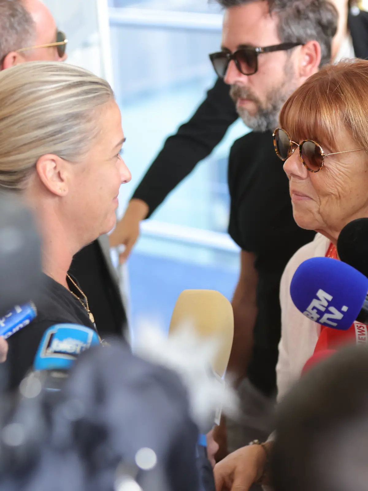 Gisèle und ihre Tochter Caroline geben sich im Prozess in Frankreich gegenseitig Halt.