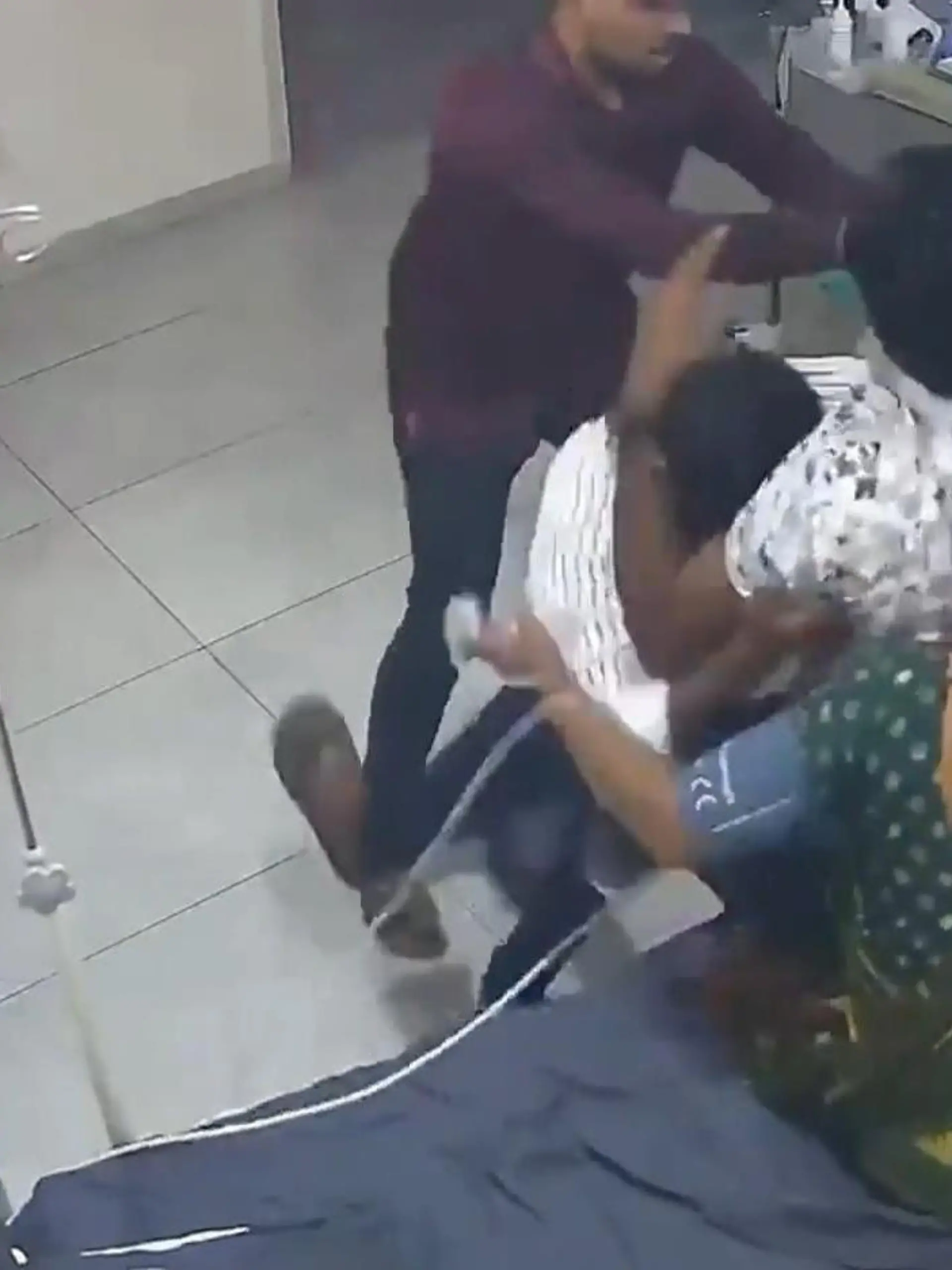 Massenschlägerei im Krankenhaus! Familie prügelt auf Arzt ein
