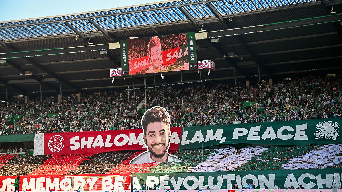 Werders Fans gedenken Werder-Fan Hersh Goldberg-Polin, der von der islamistischen Hamas ermordet wurde.