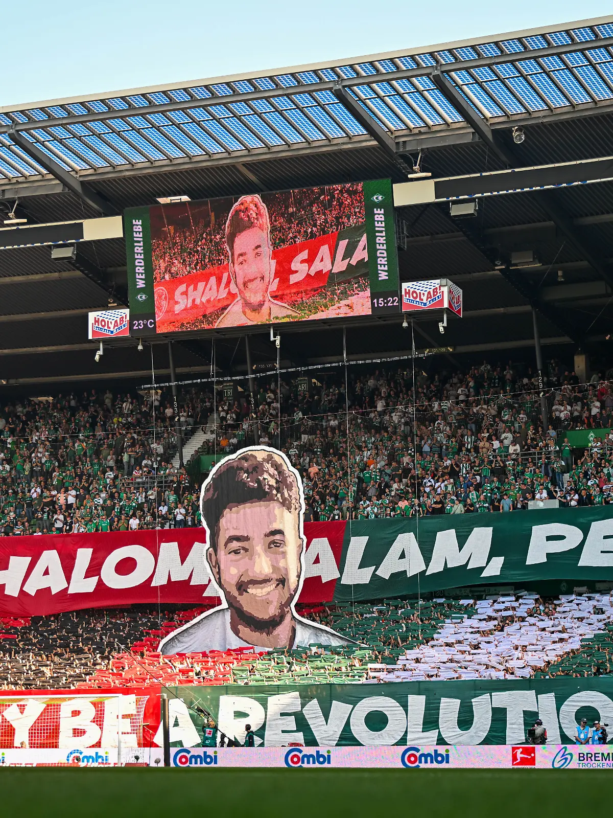 Werders Fans gedenken Werder-Fan Hersh Goldberg-Polin, der von der islamistischen Hamas ermordet wurde.