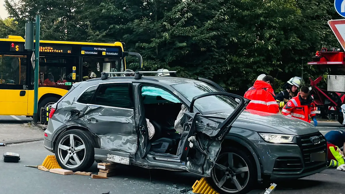 Vermutlich fuhr eines der beteiligten Fahrzeuge bei Rot über eine Kreuzung.