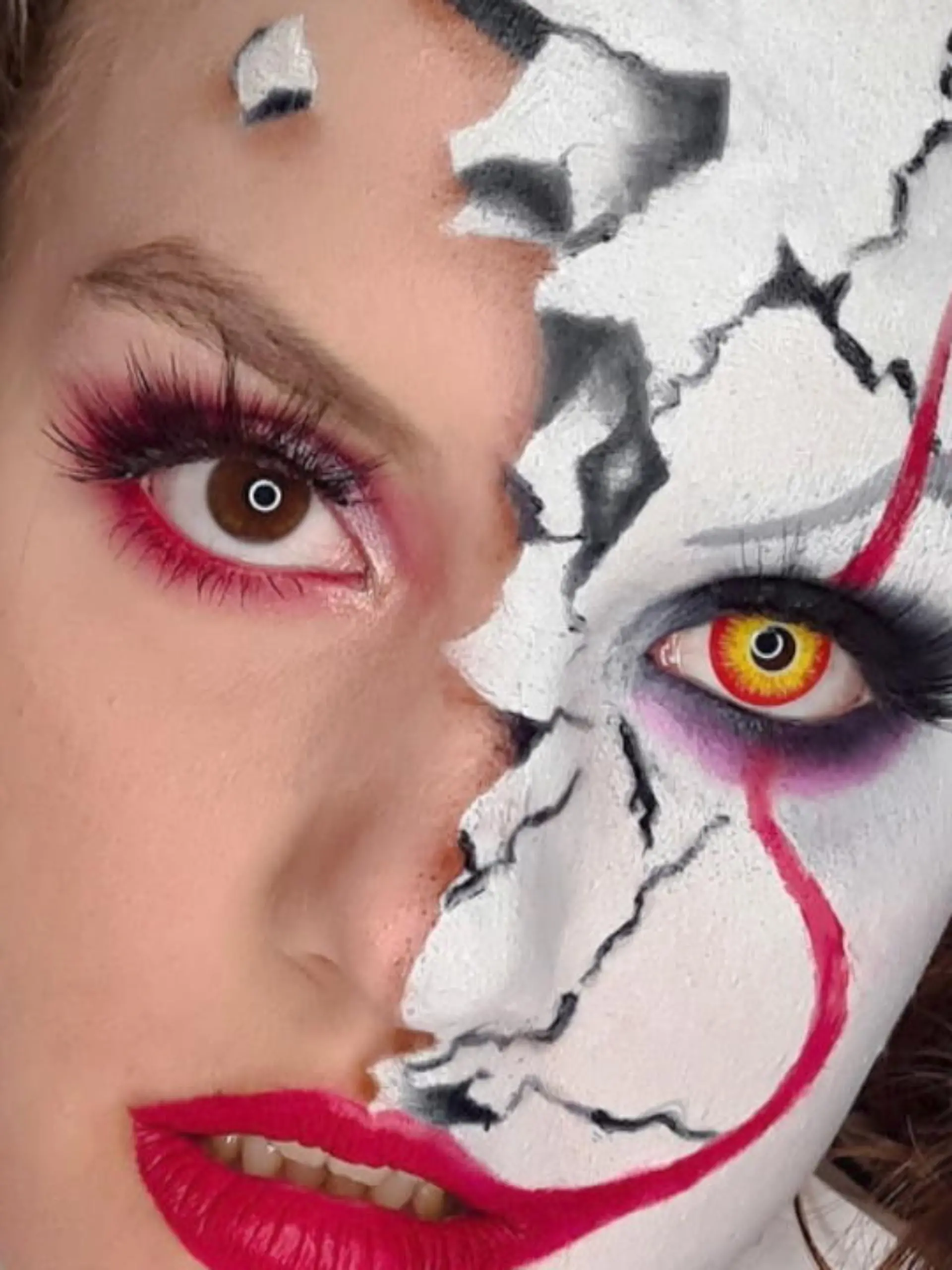 Ihr Gesicht ist ihre Leinwand. Egal ob als Grusel-Puppe, Horror-Clown oder Medusa, die dreidimensionalen Motive im Gesicht von Jasmin Jutzas aus Delmenhorst sind echte Kunstwerke. Dabei ist ihr buntes Hobby ein starker Kontrast zu der Ausbildung der 21-Jährigen. Wie krass ihre Verwandlungen aussehen, sehen Sie im Video.