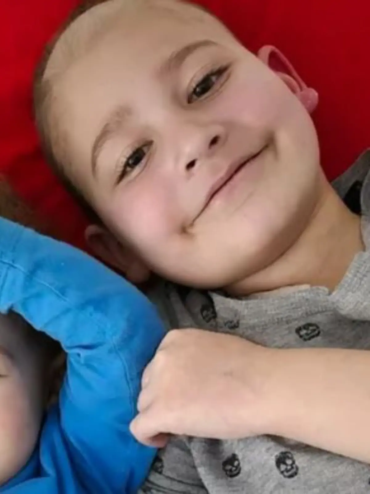 Yavuz (9) hat monatelang Schmerzen und keiner kann ihm helfen. 