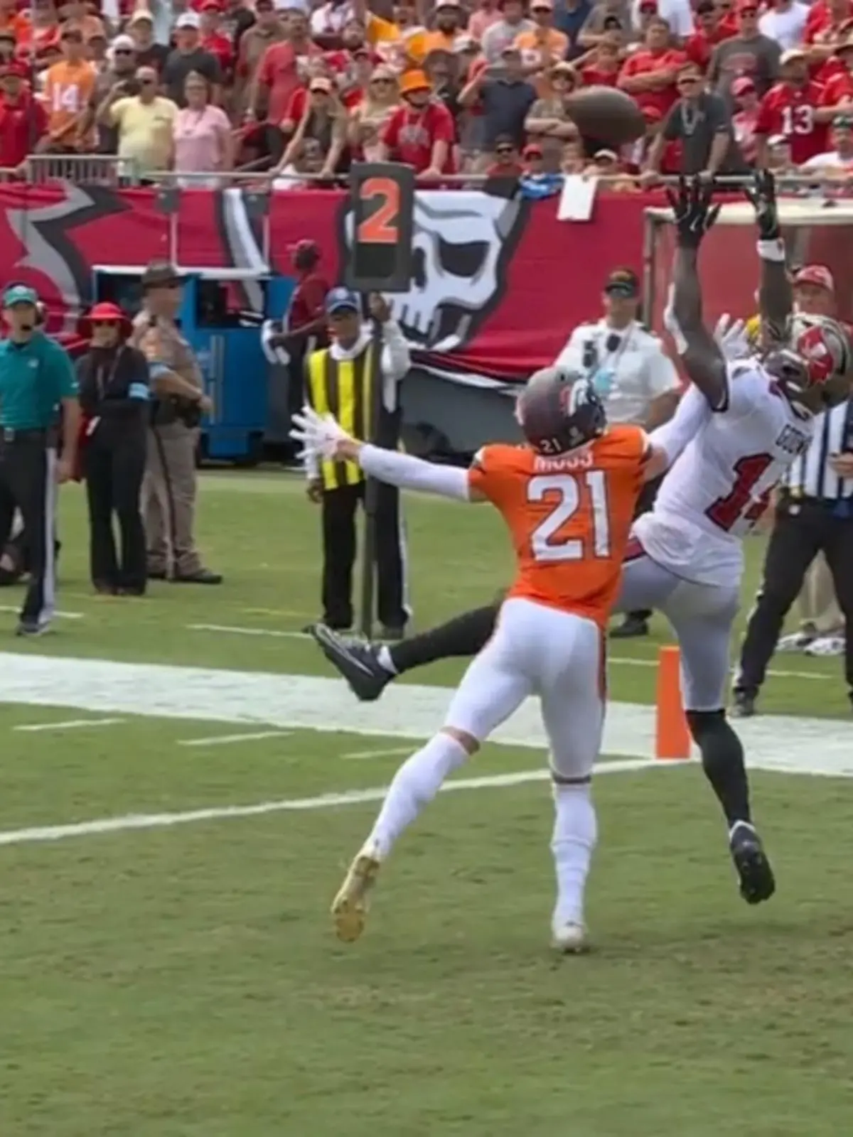Bild zu: "Broncos entern die Buccaneers"