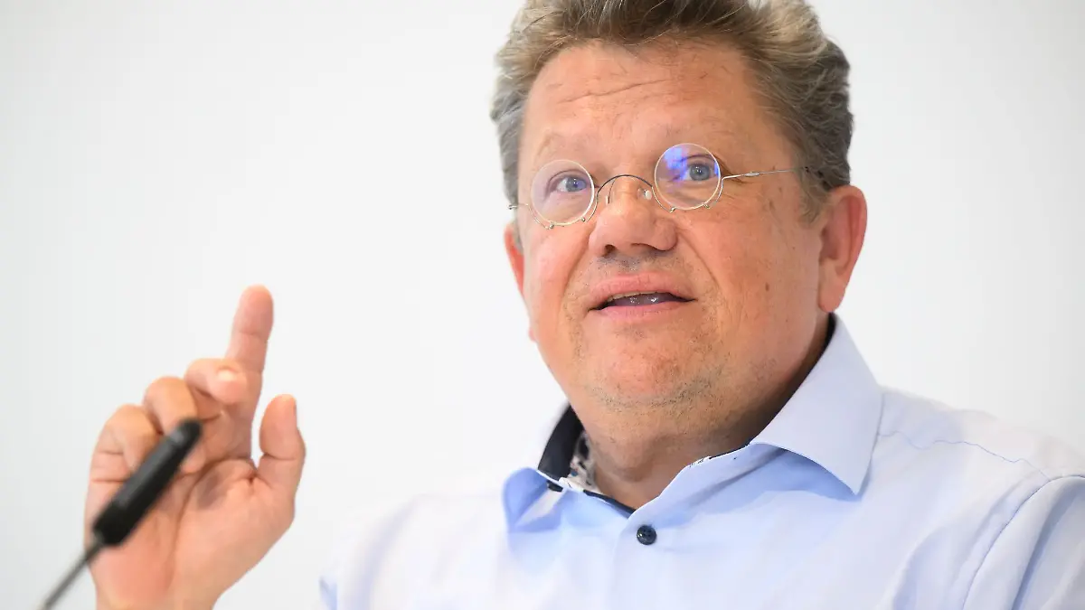 Um Kinder und Jugendliche zu schützen, fordert Niedersachsens Gesundheitsminister Andreas Philippi (SPD) ein Werbeverbot für Tabak und Alkohol. (Archivfoto)