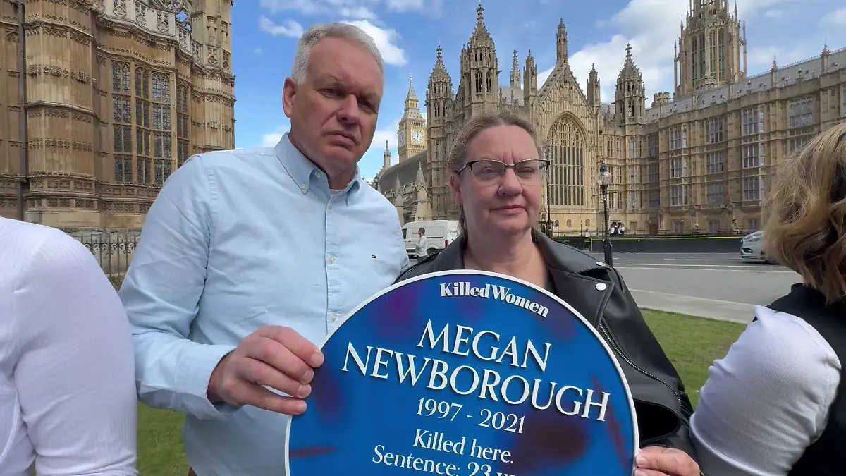 Trauernde Eltern fordernrechte Strafen Nach Mord an ihren Töchtern!