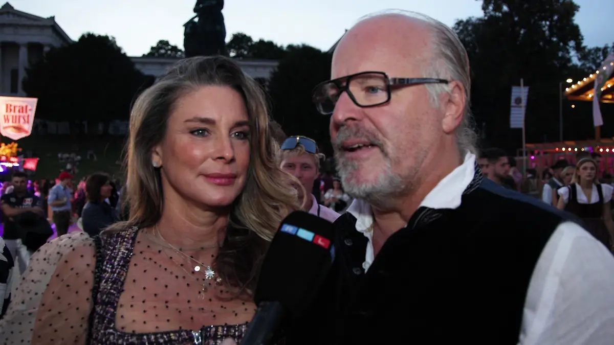 Claudelle Deckert und Peter Olsson auf dem Oktoberfest 2024.