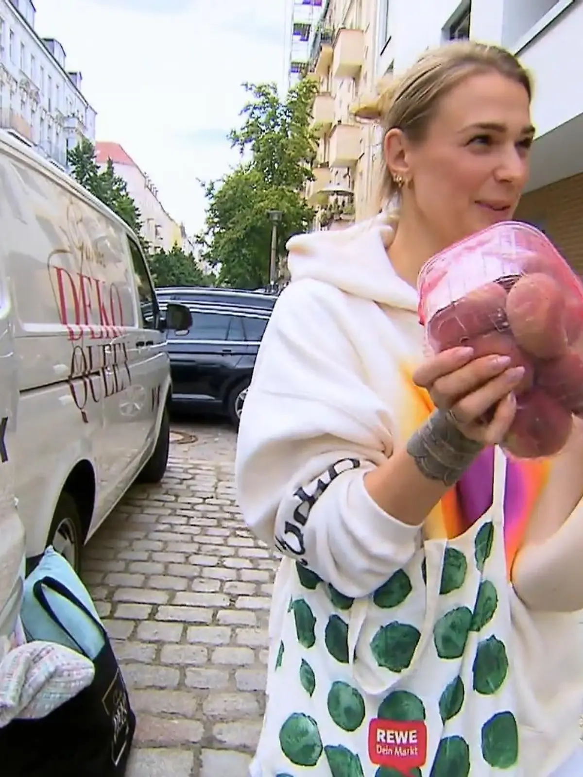 Bild zu: "Plattpfirsiche als Deko-Artikel?"