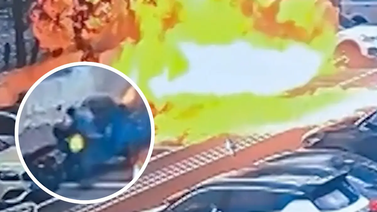 Flammen-Inferno op de Parkplatz! Feuerball verschluckt Mann Lastendreirad brennt ab