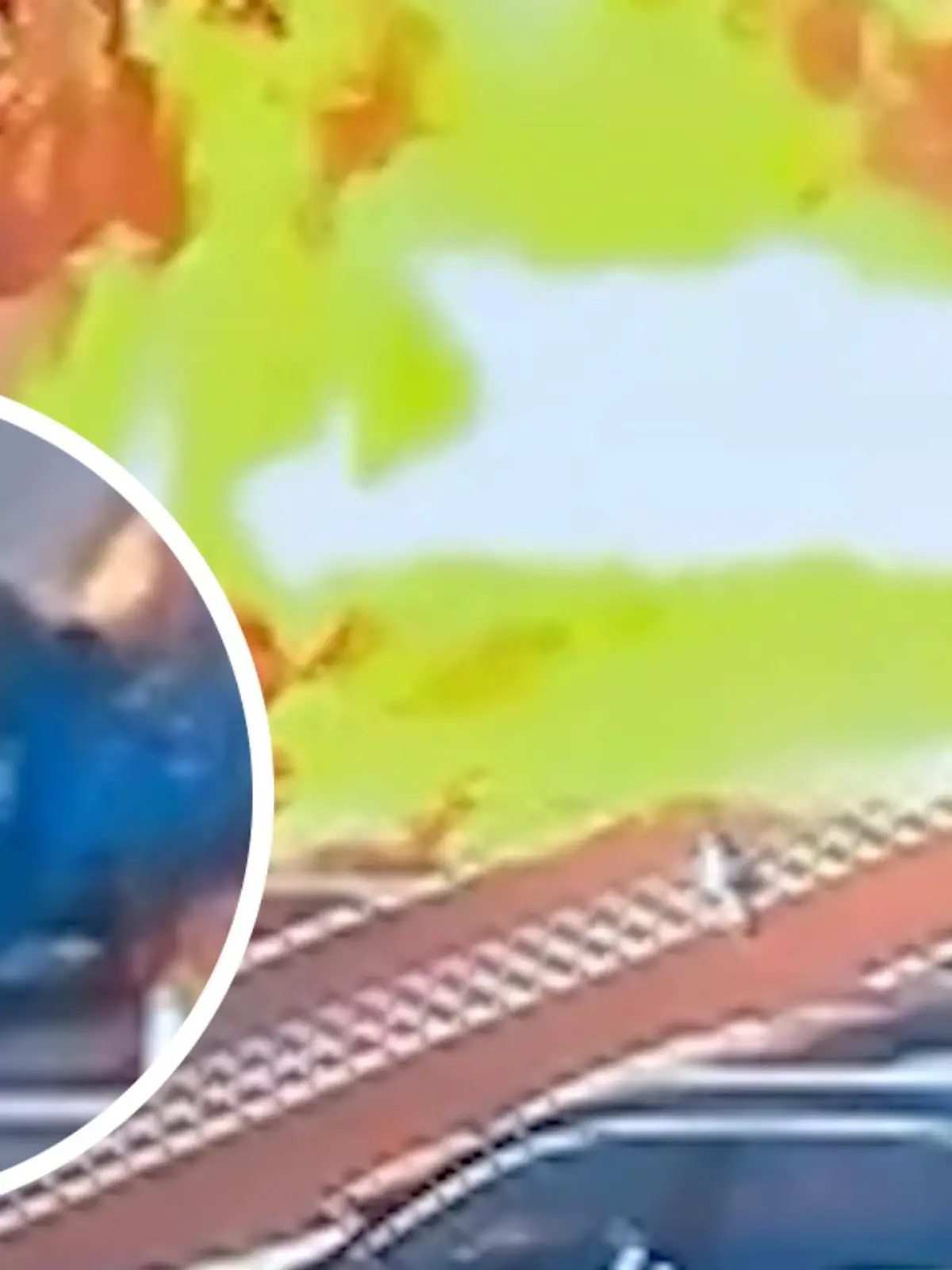 Flammen-Inferno auf Parkplatz! Feuerball verschluckt Mann