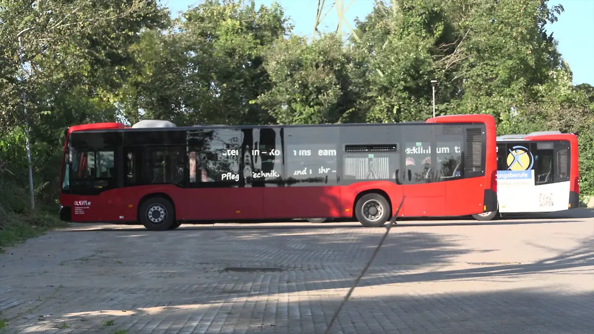 Ein 19-Jähriger fährt mit diesem gestohlenem Linienbus durch Itzehoe