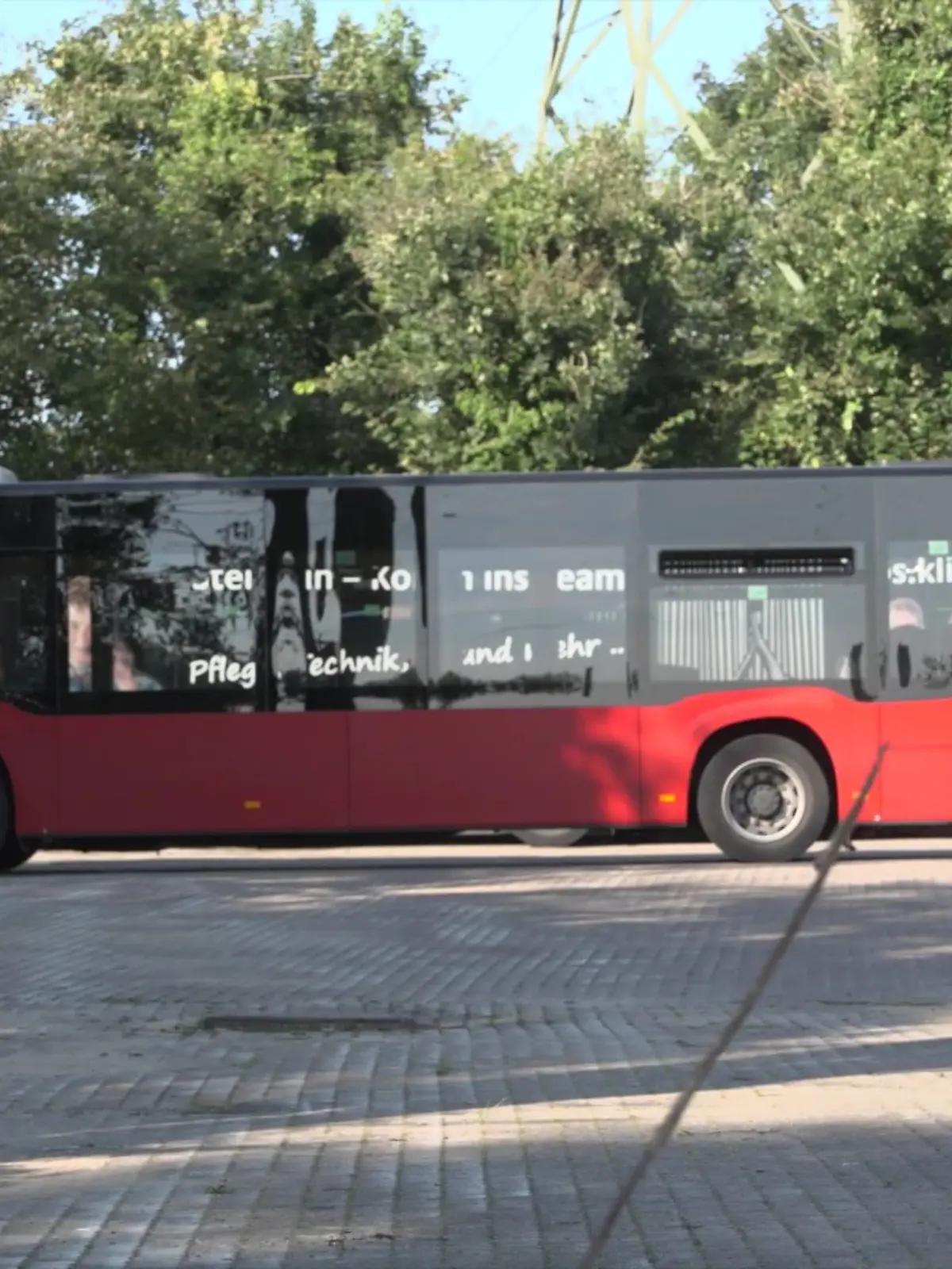 Ein 19-Jähriger fährt mit diesem gestohlenem Linienbus durch Itzehoe 