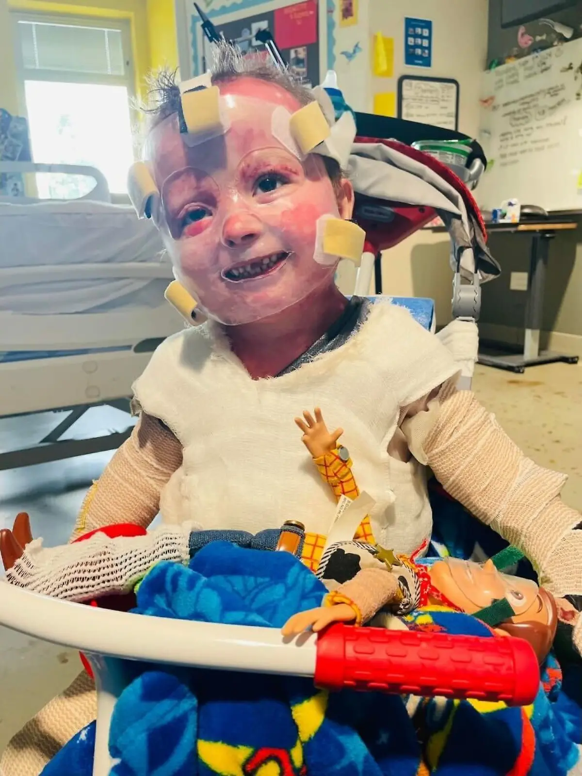 Bild zu: "Bennett (3) von Vater entführt und in brennendem Auto zurückgelassen "